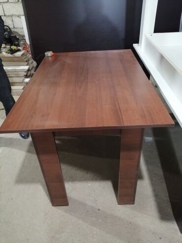 Masalar: Stullarin anbardan satişi var. Ölcülərə görə qiymət deyişir. Hər — 15