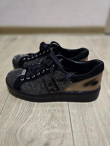 nike double face: Original LuiJo cipele, kao nove. Kratko koriscene. Bez ikakvih — 1