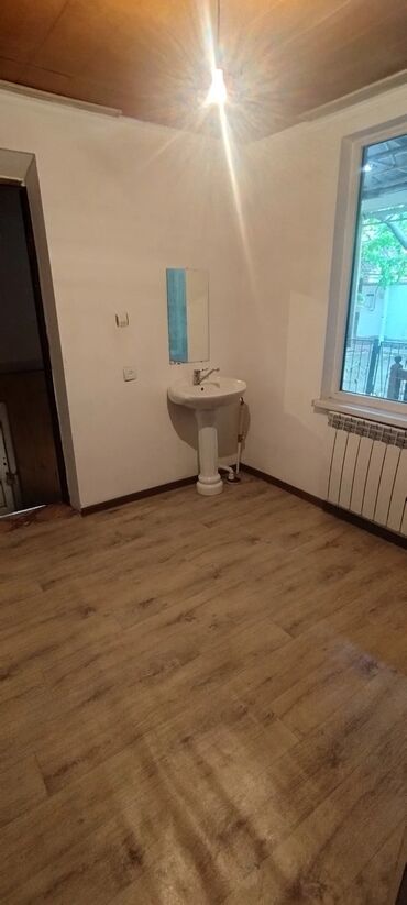 сдаю дом калыс ордо: 30 м², 2 комнаты, Теплый пол, Бронированные двери, Забор, огорожен
