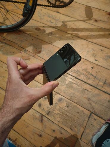 сот телефон флай: Samsung Galaxy Z Flip 4, 256 GB, rəng - Qara, Sensor, Barmaq izi, Simsiz şarj