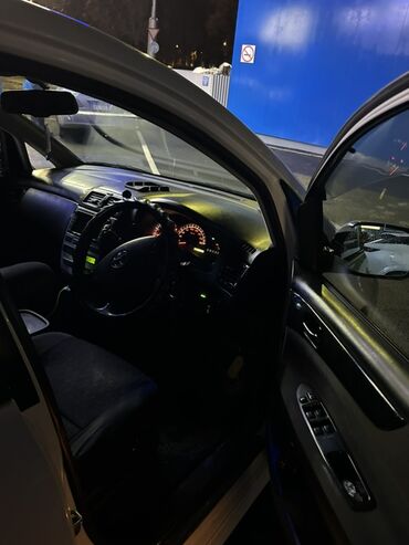 Toyota: Toyota Ipsum: 2004 г., 2.4 л, Газ, Минивэн — 8