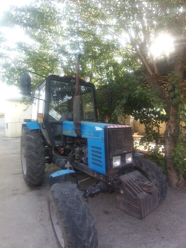 Kommersiya nəqliyyat vasitələri: Belarus traktor bütün avadanlığı ile birlikde satilir ve ya tek