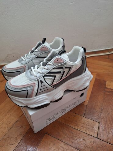 Patike: New Balance, 36