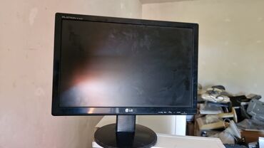 Monitorlar: Fərqli ölçülü və formalı kompüter monitorları. İstər ev, istərsə də — 8