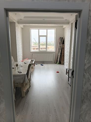 sumqayit 34 cu mehelle: Ev sarayda yerləşir. Mənzildə konditsaner, kombi sistemi, otaqlarda — 3