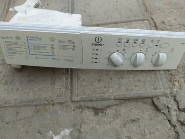 Indesit paltaryuyan maşınları üçün nəzərdə tutulmuş ağ rəngli