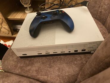 Техника для кухни: Xbox one s 1tb isinmesi yoxdur gozel isleyir pultunda bir iki