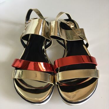 36 размер обувь: Сандалии золотого цвета с красной вставкой в отличном состоянии