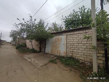 Həyət evi alıram: Satılır: həyət evi - Torpaq: 4 sot - Həyətyanı sahə: naves (örtülü — 11
