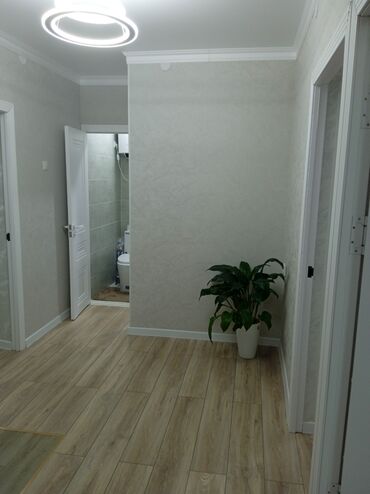 срочно продаю дом в бишкеке: 3 комнаты, 65 м², 105 серия, 1 этаж, Евроремонт
