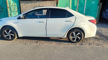 camry 1999: Toyota Corolla: 2018 г., 1.8 л, Вариатор, Гибрид, Седан — 1