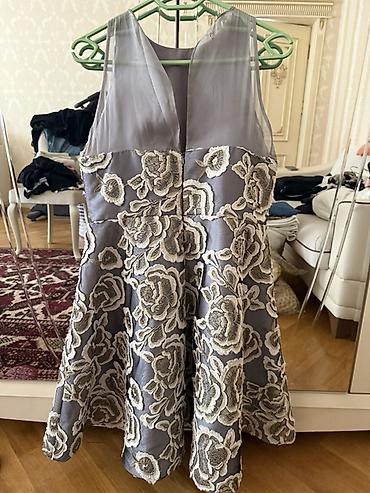 ağ donlar instagram: Gümüşü-boz rəngdə, iri güllü aplikasiyalı zərif qolsuz don. - Model — 3