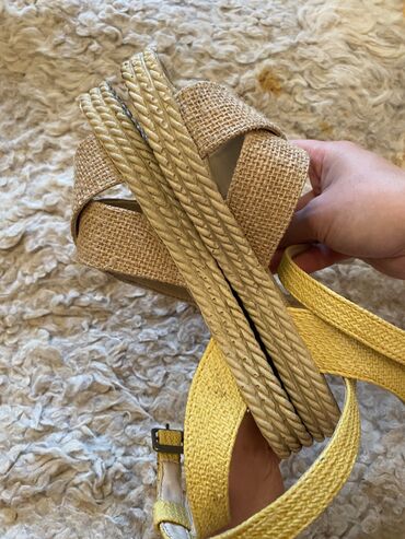 Basanoşka və səndəllər: Ölçü: 36, rəng - Sarı, İşlənmiş — 13