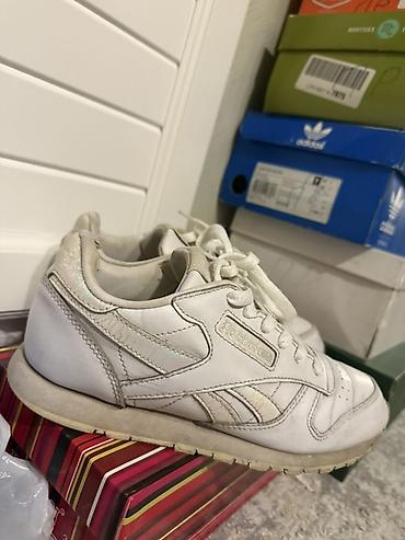 reebok club c: Кроссовки Reebok Classic Leather, белые - Материал верха: натуральная — 1