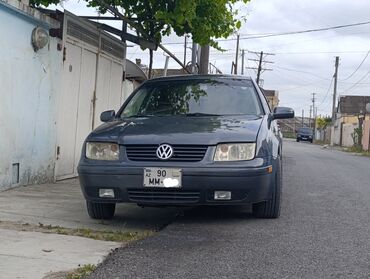 Volkswagen: Volkswagen Jetta: 1.8 l | 2002 il Sedan