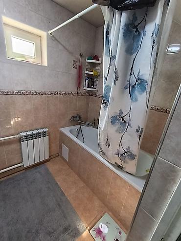 чопон ата: 🏡 Продается 2-этажный дом в Ак-Ордо 3! 📍 Улица: Жаны Муун ✨ Основные — 7