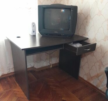 fırlanan oturacaq: Kompüter masası, İşlənmiş, Açılmayan, Taxta, Dördbucaq masa