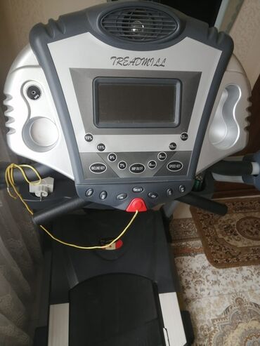 Qaçış trenajoru – Treadmill - Geniş LED ekranlı idarəetmə paneli