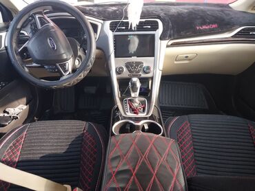 Ford: Ford Fusion SE sedan - Kuzov: 4 qapılı sedan, gümüşü rəng - Mühərrik — 9