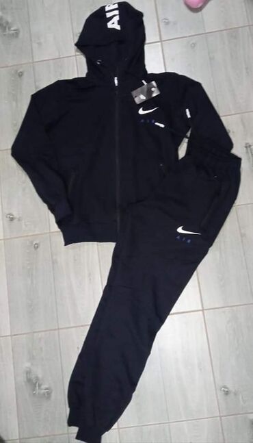 Trenerke: Muske komplet trenerke samo 4400 din
Velicine M, L, XL, XXL — 7