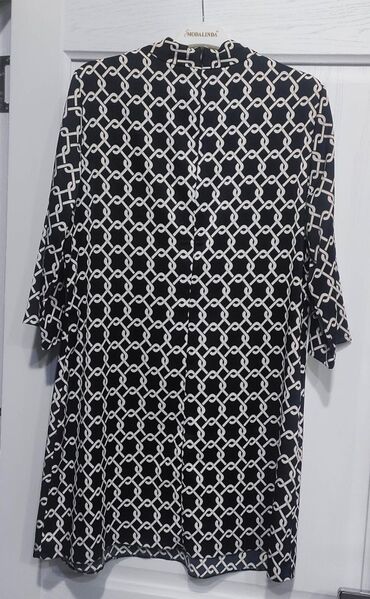 Plaşlar: Qadın paltarı – qara fon üzərində ağ zəncirvari naxışlı, rahat