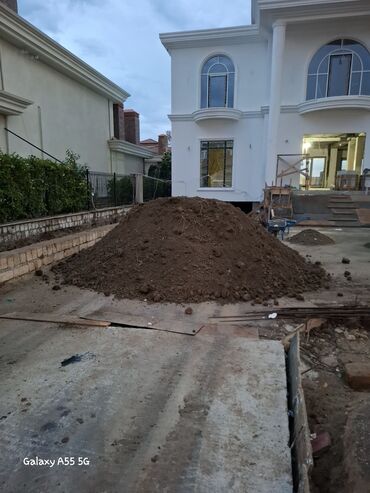 Digər tikinti daşları: Təsvir: - Döküntü torpaq/şevrelənmiş torpaq materialı - Yük maşını ilə — 12