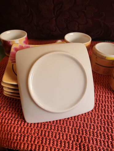 Kuhinjski setovi: Soljice nove porcelanske vintaz. Soljice komada 5 u ceni. Tacne — 13