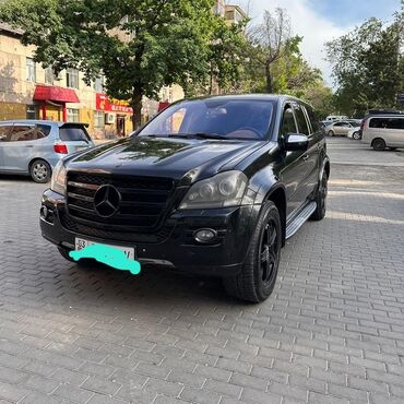 машина кредит: Автомобиль Mercedes-Benz GL-Class в черном цвете, оснащенный черными