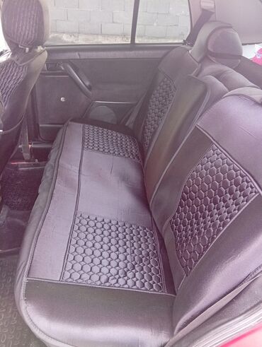 Volkswagen: Volkswagen Vento: 1993 г., 1.8 л, Механика, Бензин, Седан — 10