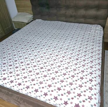 Ostalo: Reljefni čaršafi
Čaršaf na lastiš 25 + 2 jastučnice(5) 
Cena 3800 din — 14