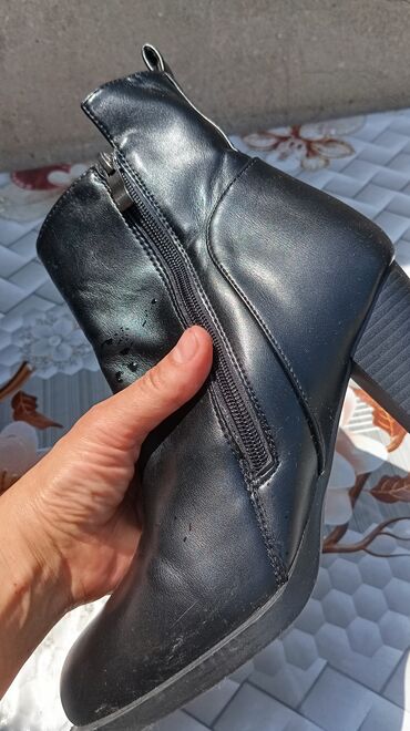 Botinka və botilyonlar: Burberry, Ölçü: 38.5, rəng - Qara, Yeni — 7