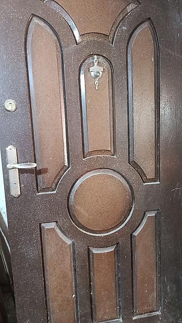 Metall giriş qapısı - Material: polad/metal konstruksiya, möhkəm və