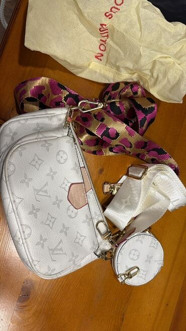 часы фирменные: Классикалык сумка, Louis Vuitton, Франция, Материалы: Нукура булгаары, Чечилме капчык, Аялдарга