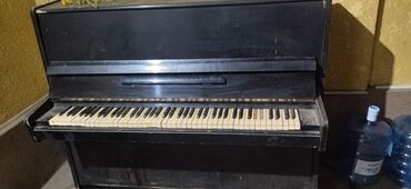 студия продаю: Продается пианино