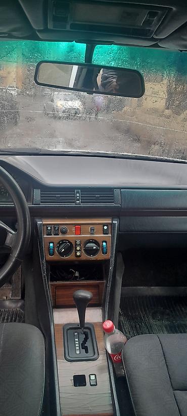 mersedes saat: Mercedes-Benz 250: 2.5 l | 1995 il Sedan — 9