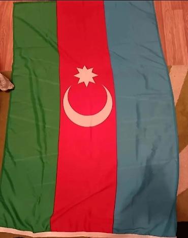 buklet capı: Məhsul: Azərbaycan bayrağı Təsvir: - Üçrəngli dizayn: mavi, qırmızı — 1