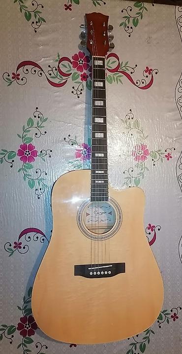 gitara akustik: Ekvalazerli-akustik gitara – kəsik (cutaway) korpuslu, natural ağac — 1