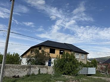 Продажа коттеджей и домов: Продается дом в центре г. Каракол, в «золотом квадрате», по ул — 2