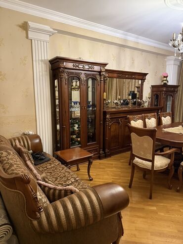 Qonaq otağı dəstləri: Klassik üslubda qonaq otağı mebel dəsti Tərkibi: - Uzunoval yemək — 8