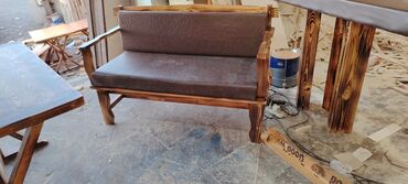 Bağ, çöl masa və oturacaq dəstləri: Rustik taxta yemək dəsti Tərkibi: - 1 ədəd düzbucaqlı masa - 2 ədəd — 3