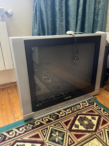qədim televizor: 20 azn işlekdir