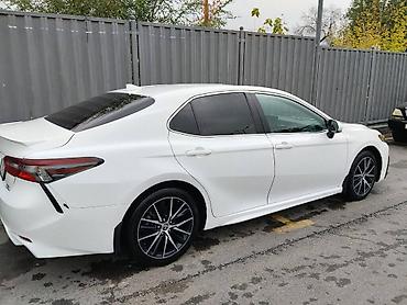 Toyota: Toyota Camry: 2021 г., 2.5 л, Вариатор, Гибрид, Седан — 8