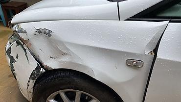 2008 ford transit: SEAT Ibiza, ağ rəng, sedanın/hetçbekin ön hissəsi zədəlidir. Bu — 4