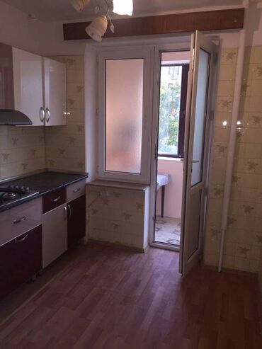 Köhnə tikili: Bakı, 3 otaqlı, Köhnə tikili, m. Nizami, 110 kv. m