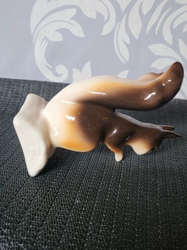 Ostali kućni dekor: Porcelanska nova figura veverice 70te. Figura nova sve na njoj je — 11