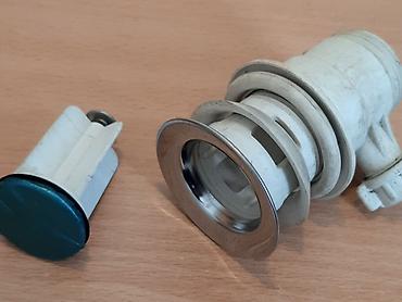 Slavine: Ručiće za ventile – delovi za umivaonik/kupatilo Cena 100din po komadu — 7