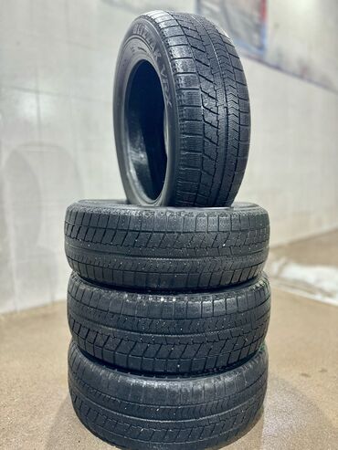 Шины: Шины 215 / 60 / R 17, Зима, Новый, Комплект, Легковые, Япония, Bridgestone