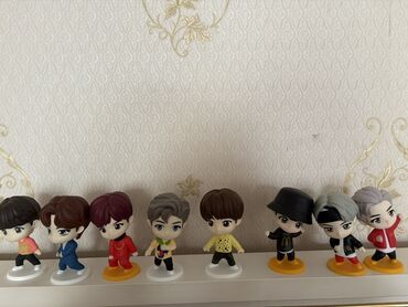 Oyuncaqlar: Uşaq oyuncaqları və fiqurlar dəsti Məzmun: - Kiçik plastik fiqurlar — 5