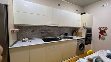 embawood metbex: 4 metr uzunluğudur. Soyuducu və paltaryuyan götürüləcək. Bahalı və