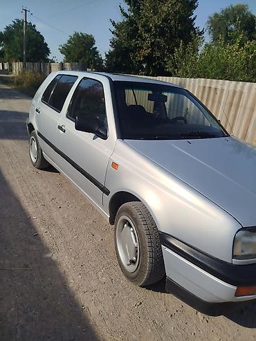 Продажа авто: Volkswagen Golf: 1992 г., 1.8 л, Механика, Бензин, Хэтчбэк — 4